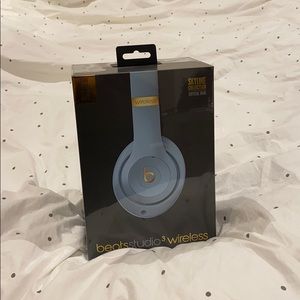 Beats Studio 3 wireless headphones Skyline